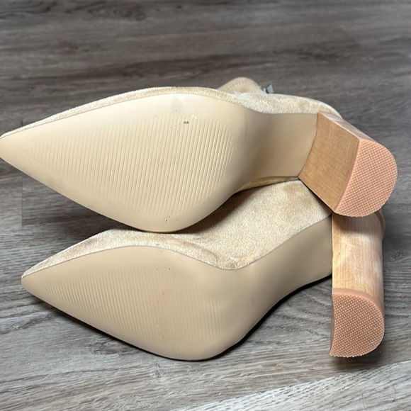 Steve Madden suede like tan boots with teak heel - Picture 6 of 8